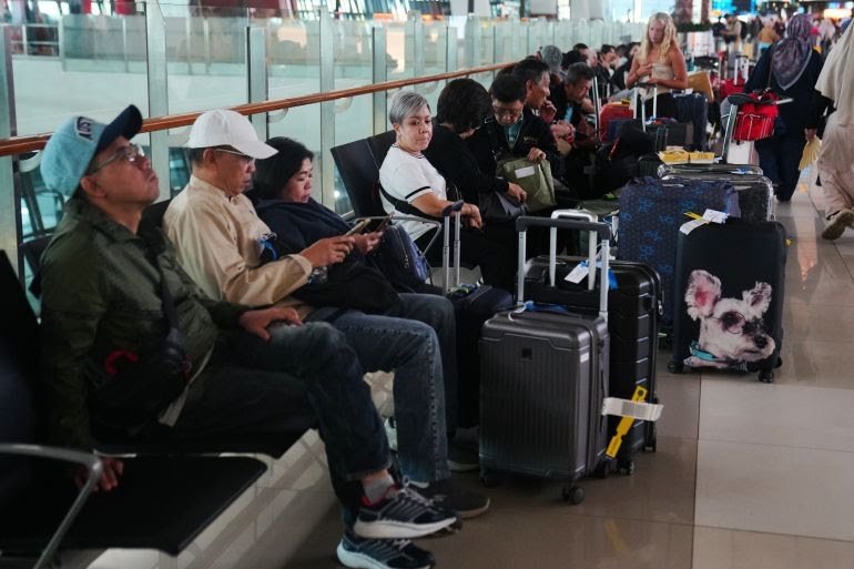 Indonesia’s main airport suspends flights due to Anak Krakatau eruption