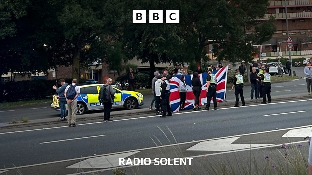 Watch: Anti-migrant boat protesters block roads in Portsmouth